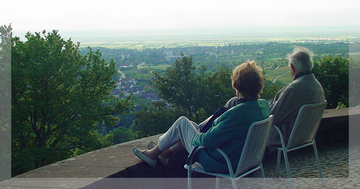Blick von der Burgruine Badenweiler in die Rheinebene