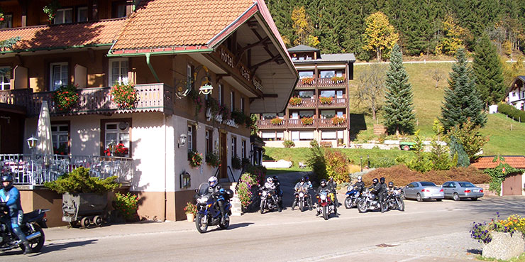 Motobiker im Hirschen in Wieden im Schwarzwald